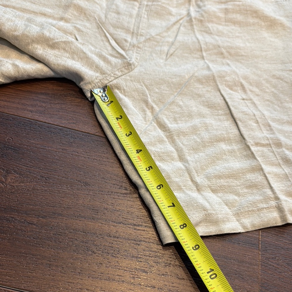 Saks Fifth Avenue NWT Tan Bermudas Lightweight Shorts in Linen/Viscose blend. - Picture 6 of 7